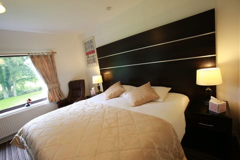 Deluxe Single Room | Premium bedding, Tempur-Pedic beds, desk, laptop workspace