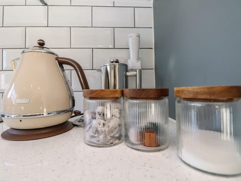 Dishwasher, electric kettle, toaster, cookware/dishes/utensils