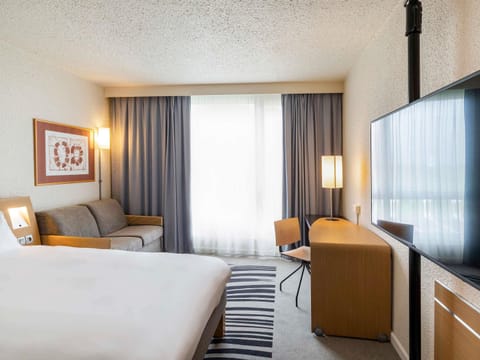 Superior Room, 1 Double Bed with Sofa bed | Premium bedding, free minibar items, desk, blackout drapes