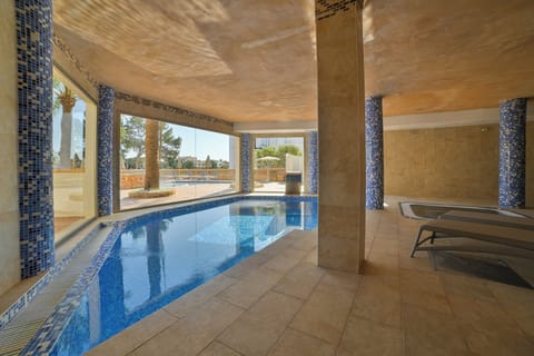 Sauna, hot tub, massages