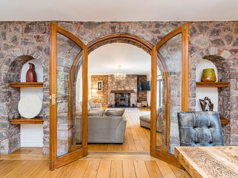 8 bedrooms, individually decorated, individually furnished, free WiFi