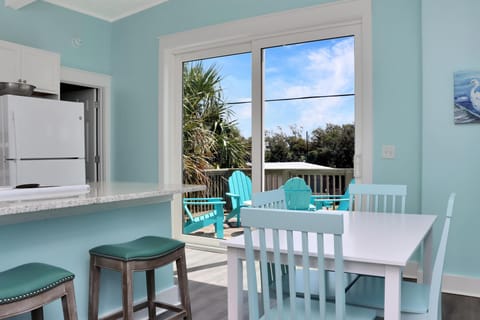 Townhome, 2 Queen Beds (Beach View Upper) | Dining