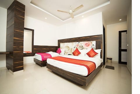 Deluxe Triple Room | Premium bedding, Select Comfort beds, individually furnished, desk