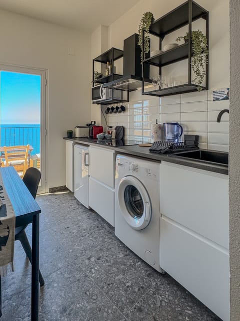 Apartment, 1 Bedroom, Terrace | Private kitchen | Fridge, oven, stovetop, espresso maker