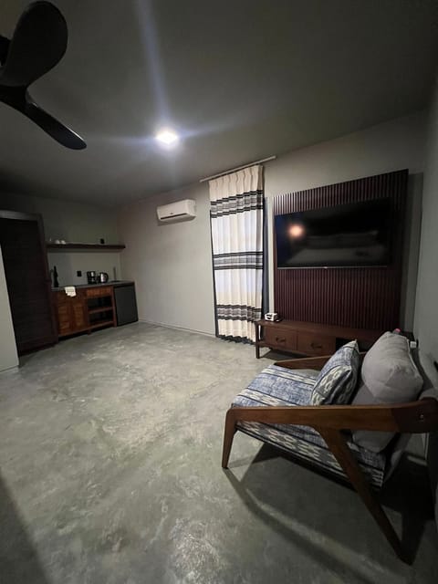 Junior Apartment | Egyptian cotton sheets, premium bedding, memory foam beds, in-room safe