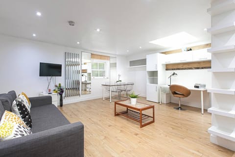 Apartment, 1 Bedroom | Dining