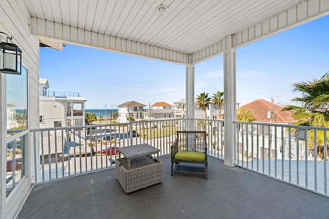 House, 5 Bedrooms, Hot Tub | Balcony