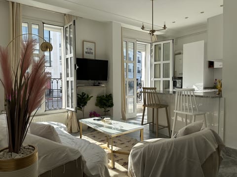 City Apartment | Living area