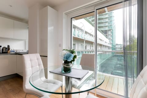 Apartment, 1 Bedroom, Balcony | Living area