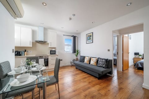 Apartment, 2 Bedrooms | Living room