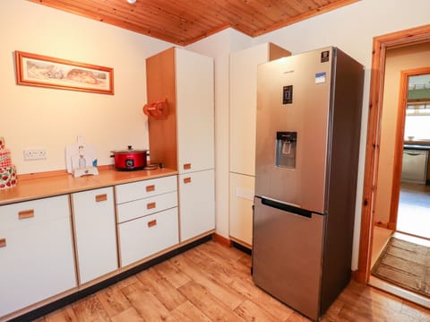 Dishwasher, cookware/dishes/utensils