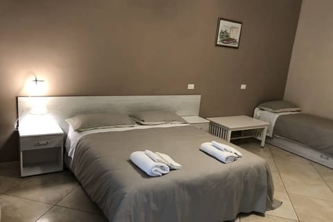 Comfort Suite | Individually decorated, desk, laptop workspace, free WiFi