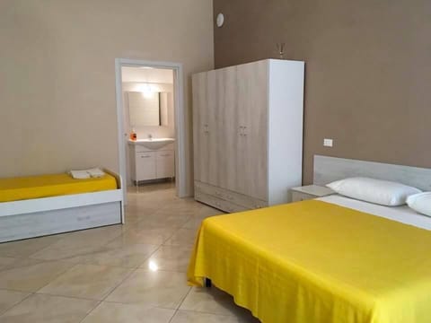 Deluxe Quadruple Room | Individually decorated, desk, laptop workspace, free WiFi