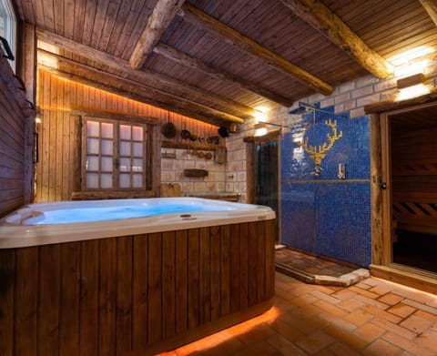 Sauna, hot tub, steam room