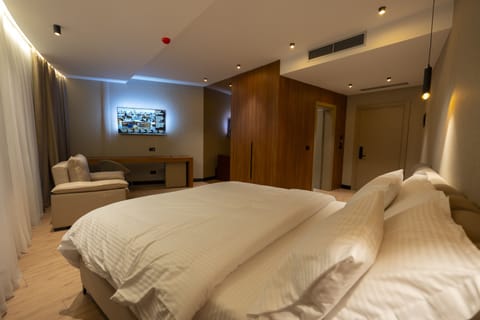 Double Room | Iron/ironing board, free WiFi