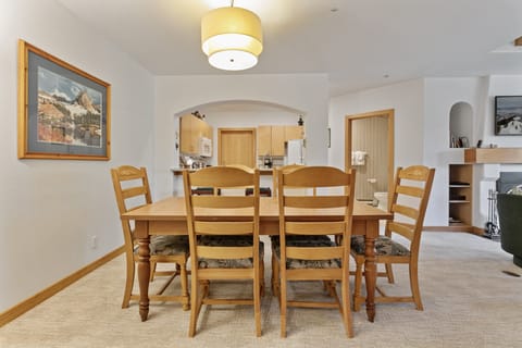 Condo, 2 Bedrooms | Dining