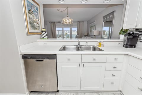 Condo, 2 Bedrooms | Private kitchen | Fridge, oven, coffee/tea maker, toaster