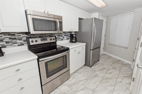 Condo, 2 Bedrooms | Private kitchen | Fridge, oven, coffee/tea maker, toaster