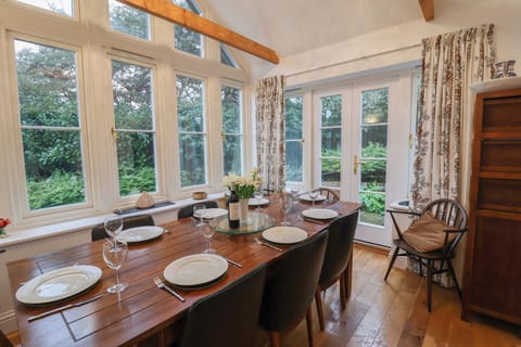 Cottage | Dining