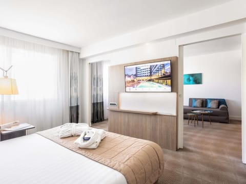 Suite, 1 King Bed with Sofa bed | Premium bedding, in-room safe, desk, laptop workspace