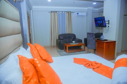 Business Room | Desk, laptop workspace, free WiFi