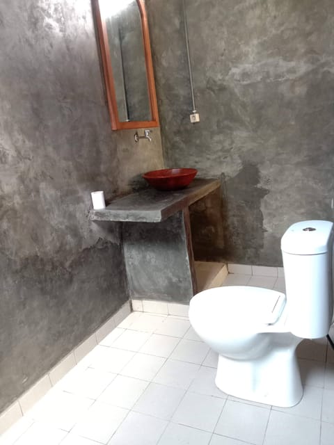 Basic Twin Room | Bathroom