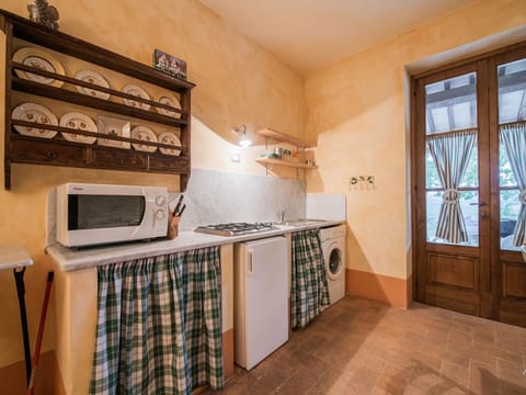 Espresso maker, coffee/tea maker