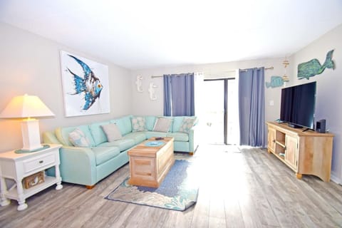 Condo, 2 Bedrooms | Living area