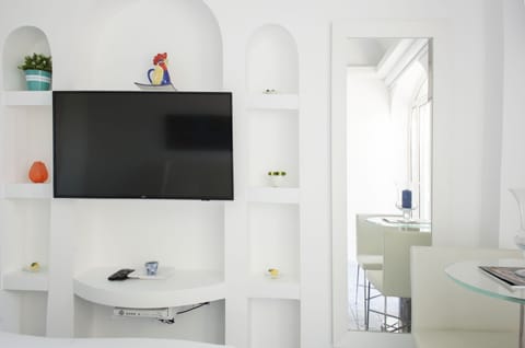 Executive Cottage, Jetted Tub | 1 bedroom, in-room safe, desk, soundproofing