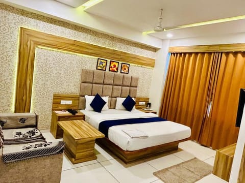 Classic Double Room | Desk, WiFi (free)