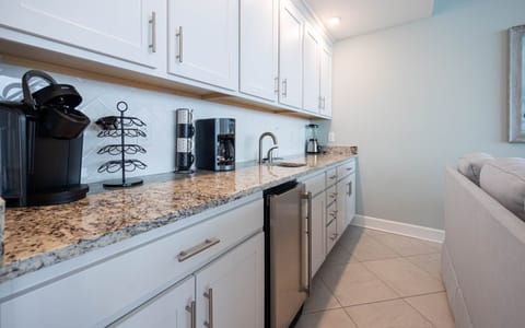 Condo, 2 Bedrooms | Private kitchen | Fridge, oven, coffee/tea maker