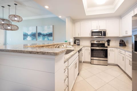 Condo, 2 Bedrooms | Private kitchen | Fridge, oven, coffee/tea maker