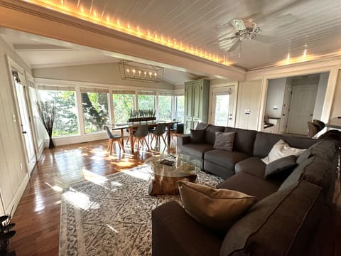 Luxury Condo, 2 Bedrooms, Hot Tub, Mountain View (West Pointe) | Living area | 65-inch TV with cable channels, Netflix, Hulu