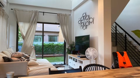 3-Bedroom Pool Villa (Khun Tarn) | Living area | Flat-screen TV