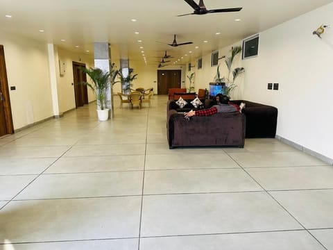 Deluxe Studio | Reception