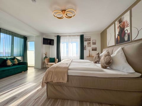 Comfort Double Room, Balcony, Lake View | Hypo-allergenic bedding, minibar, in-room safe, individually decorated