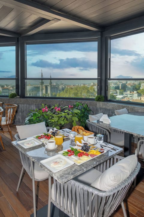 Breakfast area
