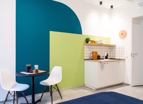 Classic Room | Private kitchen | Stovetop, coffee/tea maker, cookware/dishes/utensils