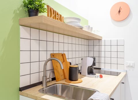 Classic Room | Private kitchen | Stovetop, coffee/tea maker, cookware/dishes/utensils