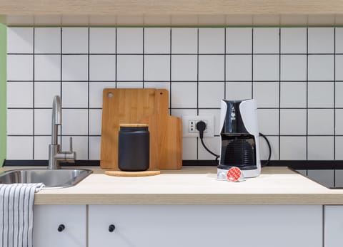 Classic Room | Private kitchen | Stovetop, coffee/tea maker, cookware/dishes/utensils