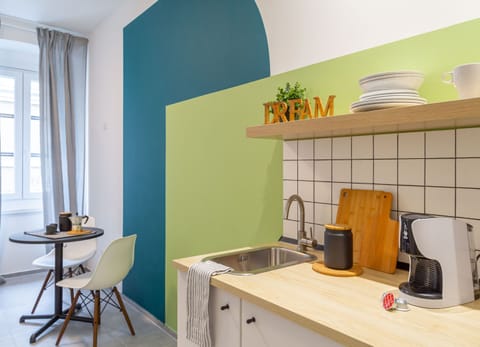 Classic Room | Private kitchen | Stovetop, coffee/tea maker, cookware/dishes/utensils