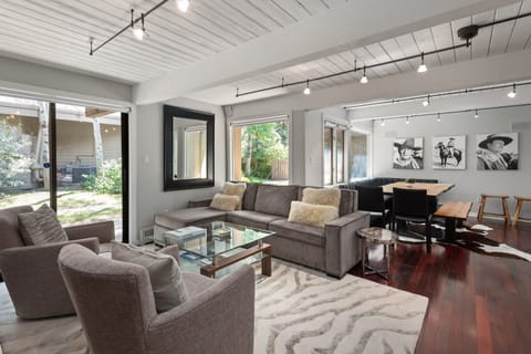 Condo, 2 Bedrooms | Living area