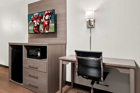 Deluxe Room, 2 Double Beds, Non Smoking | Desk, laptop workspace, free WiFi, bed sheets