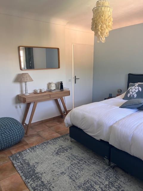 Twin Room, Ensuite, Pool View (Bleue) | Premium bedding, WiFi (free), individually decorated
