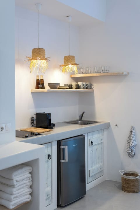 Apartment | Private kitchen | Mini-fridge, espresso maker, coffee/tea maker, electric kettle