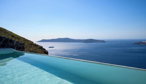 Executive Suite with Infinity Heated Pool | 1 bedroom, in-room safe, desk, blackout drapes