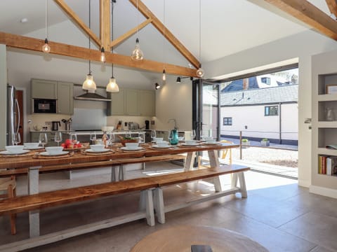 Cottage | Private kitchen | Dishwasher, electric kettle, toaster, cookware/dishes/utensils