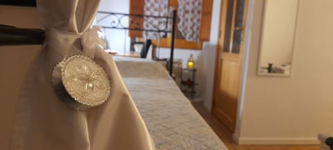 Comfort Room | Premium bedding, down comforters, memory foam beds, in-room safe