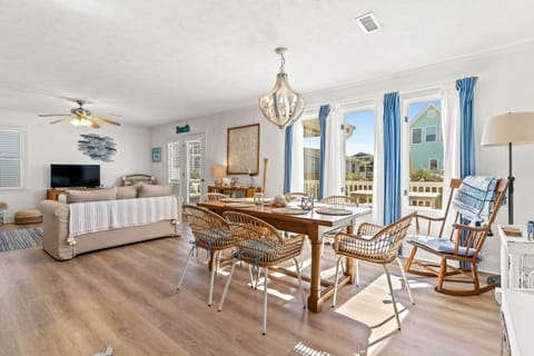 House, 3 Bedrooms | Living area | DVD player