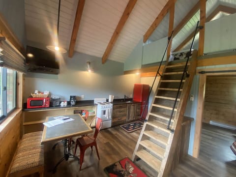 Deluxe Cabin | Private kitchen | Full-size fridge, microwave, oven, stovetop
